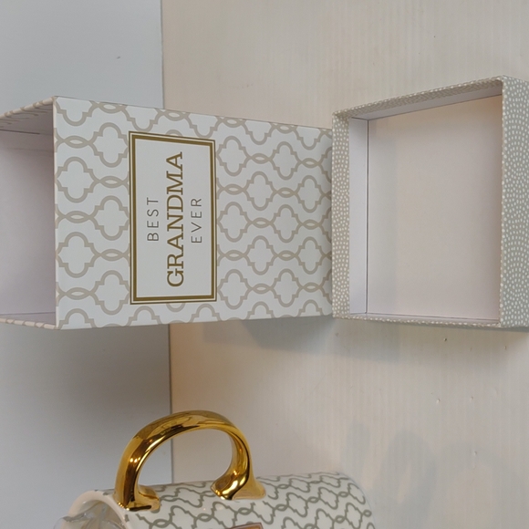 "Best Grandma Ever" Ceramic Travel Cup With Decorative Box - Picture 12 of 15